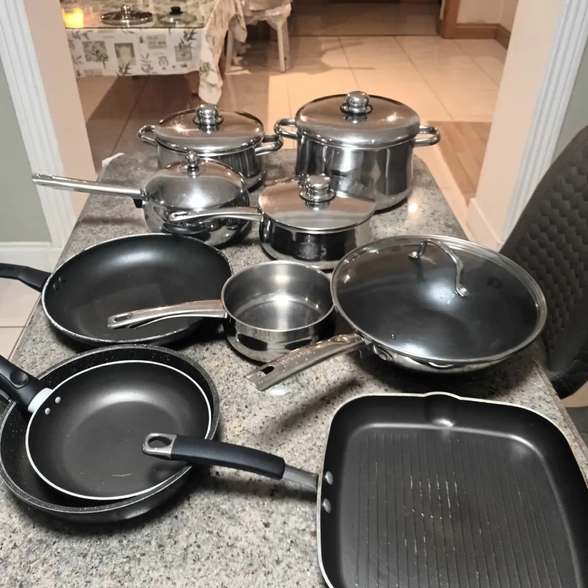 Saucepans and pans - Image 3