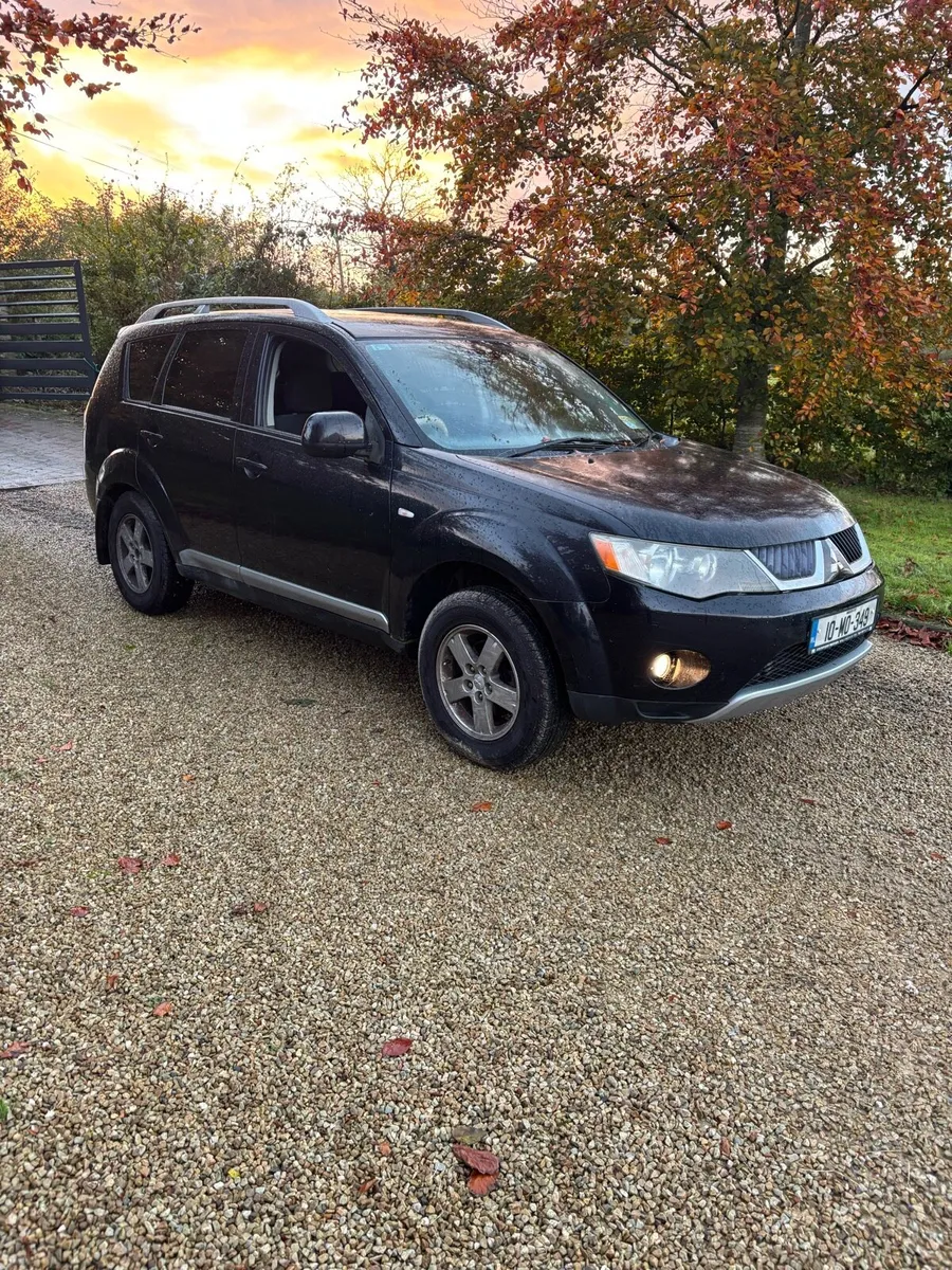 2010 Mitsubishi Outlander 7 seater - Image 1