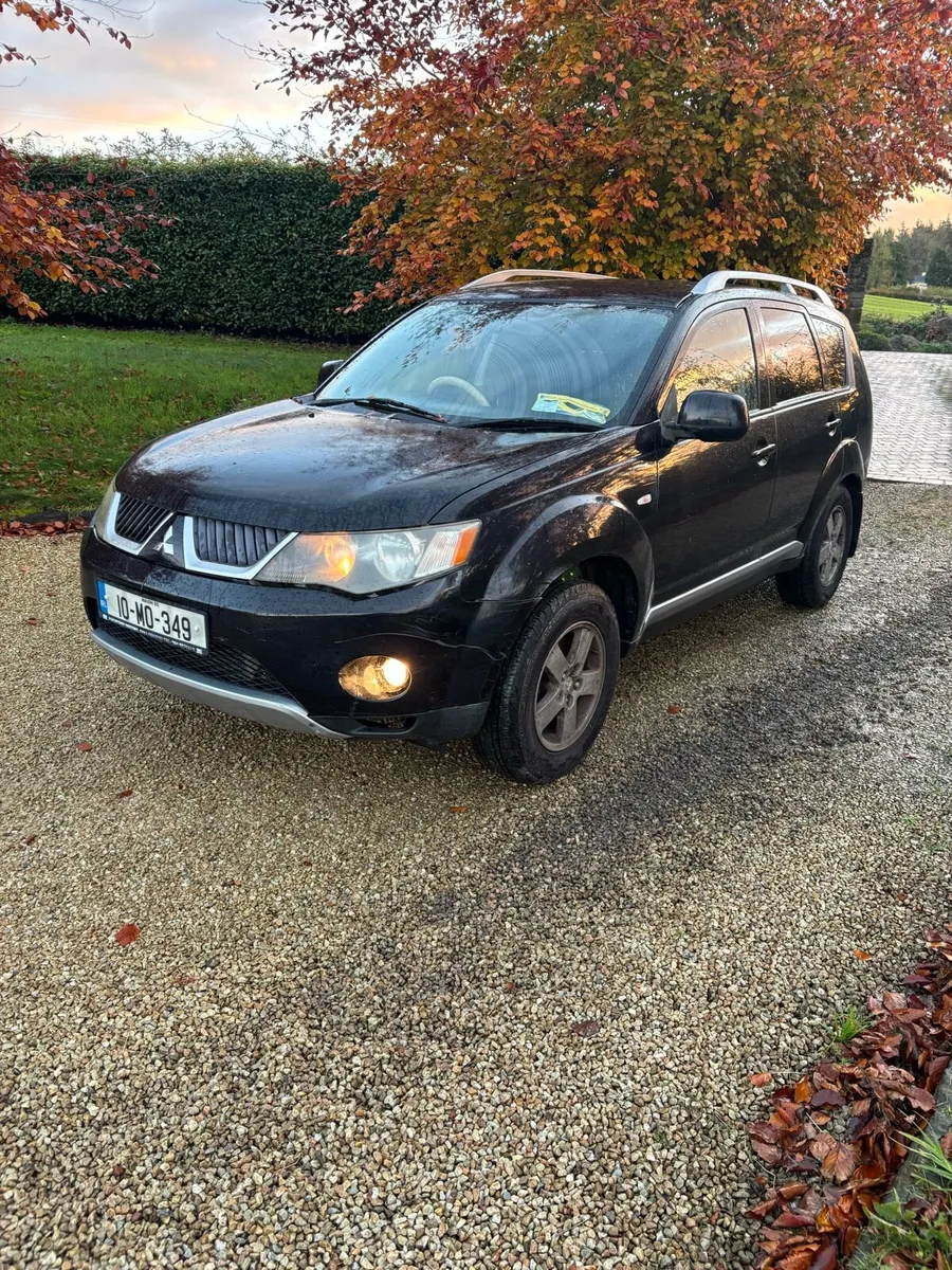2010 Mitsubishi Outlander 7 seater - Image 2