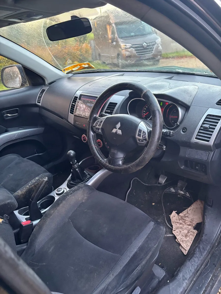 2010 Mitsubishi Outlander 7 seater - Image 4