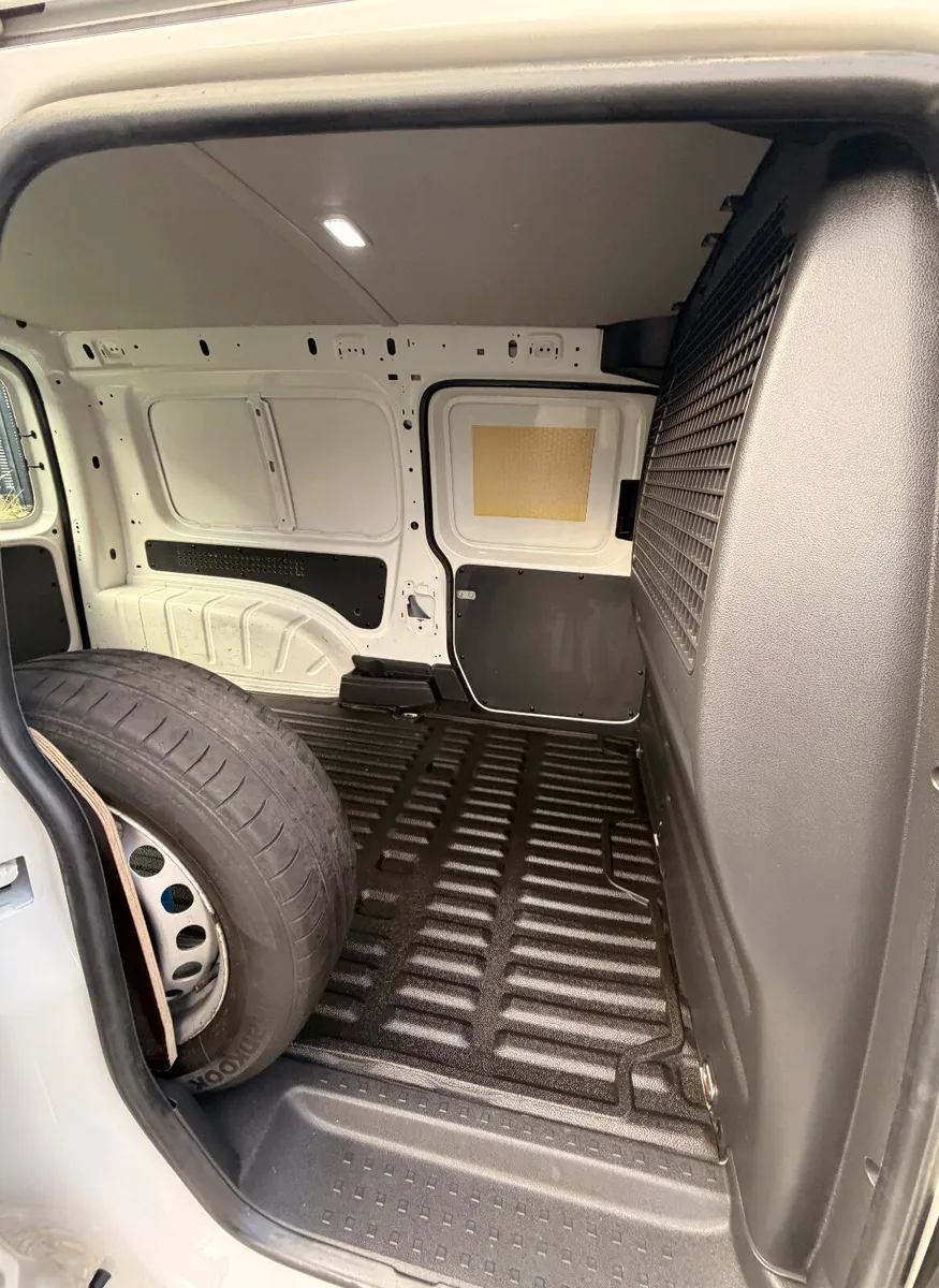 192 Volkswagen Caddy Maxi 102Bhp - Image 4