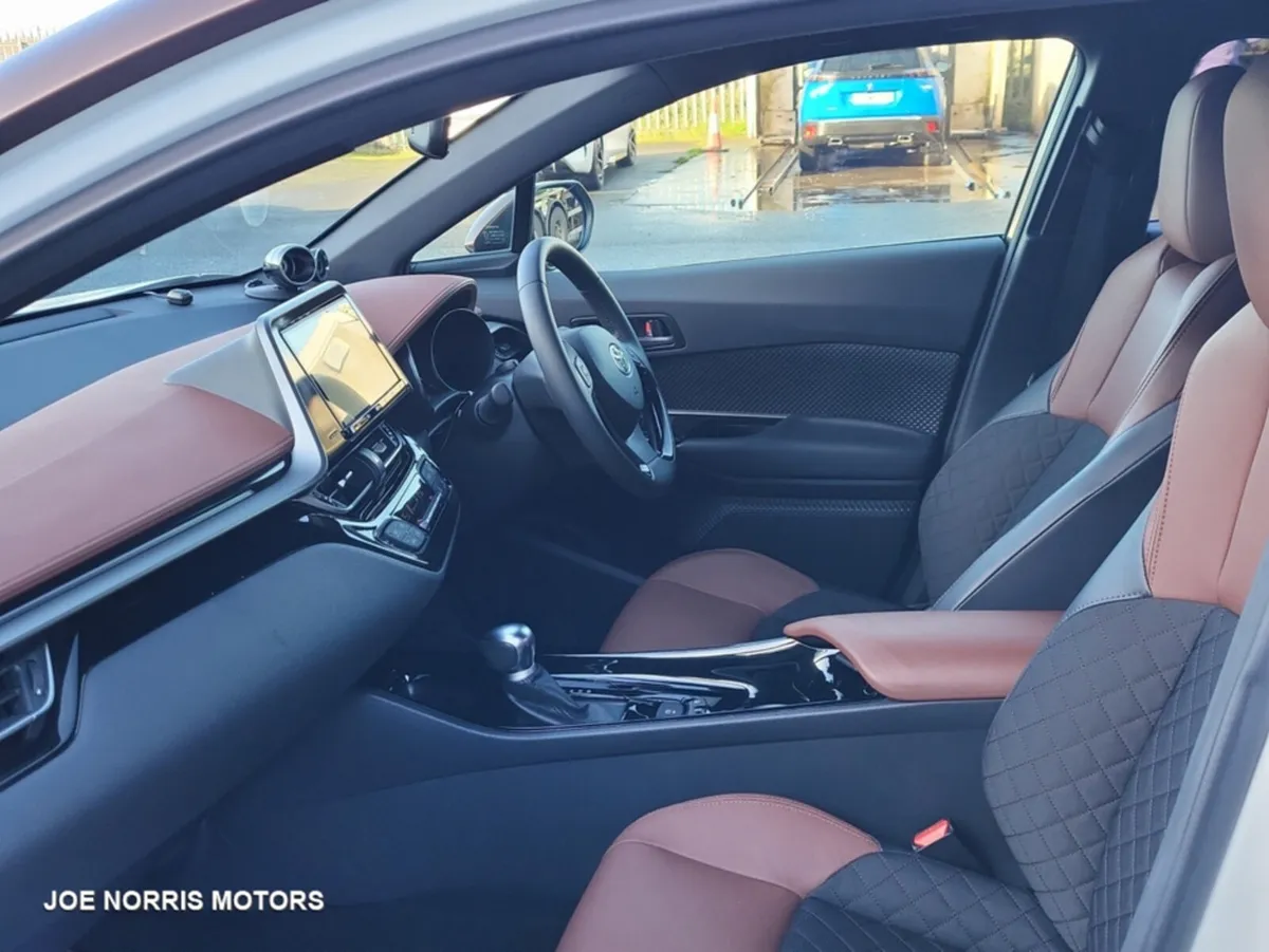 Toyota C-HR 1.8 G Mode Bruno HYBRID AUTOMATIC - Image 2