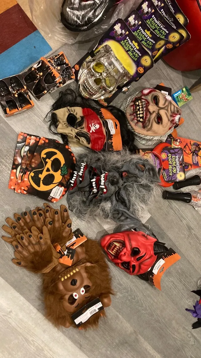 Halloween items - Image 1