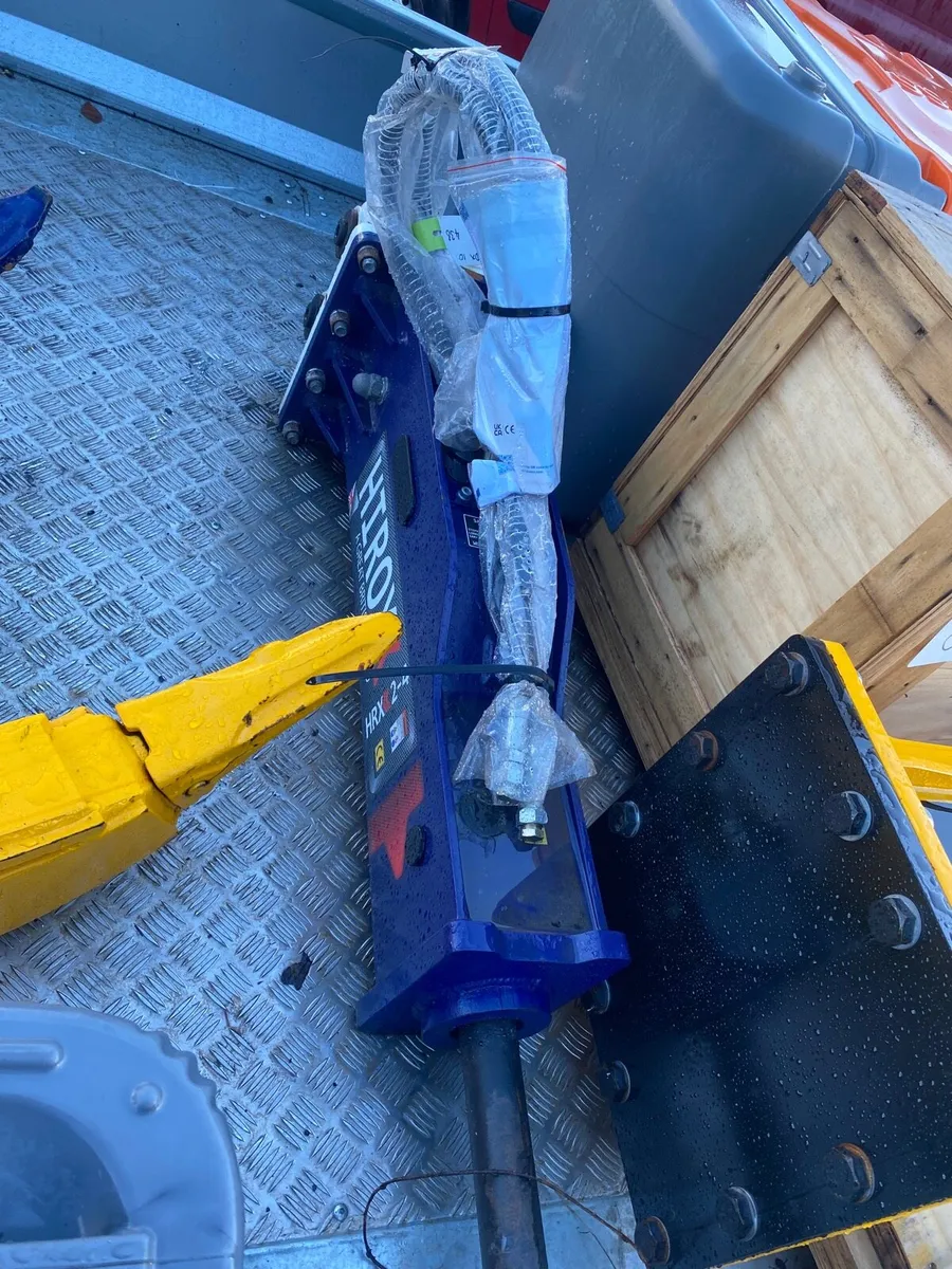 New Hirox Rock breaker to suit 2 to 4 ton digger - Image 1