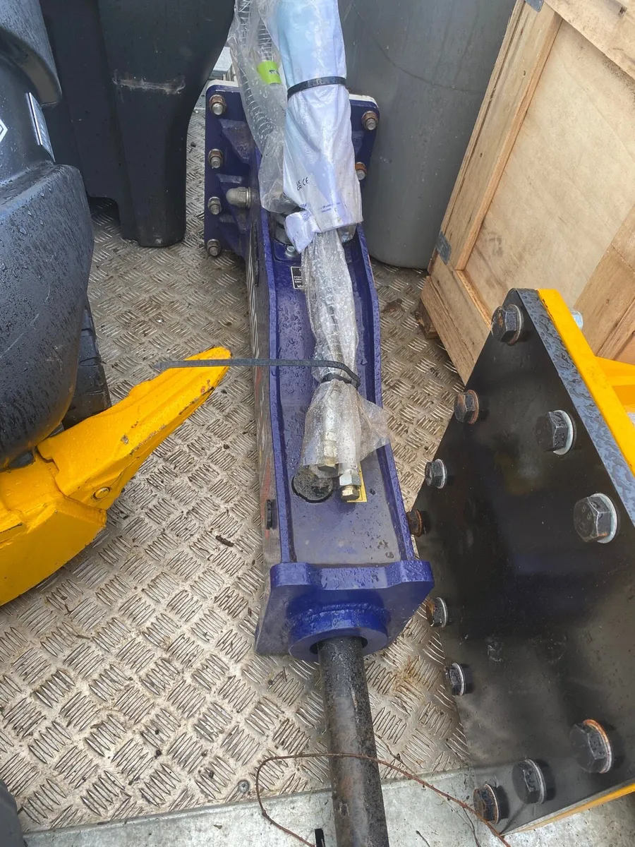 New Hirox Rock breaker to suit 2 to 4 ton digger - Image 2