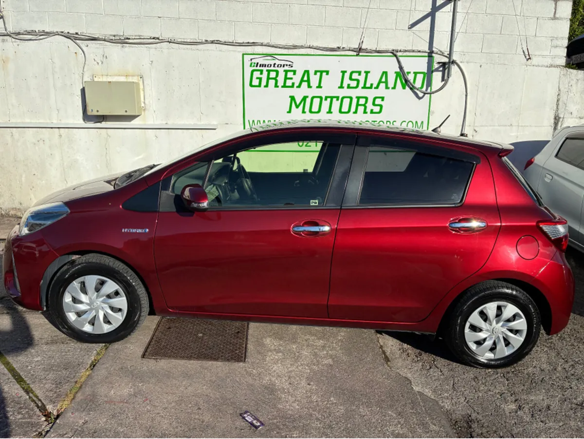 Toyota Vitz DAA-NHP130 5DR AUTO - Image 3