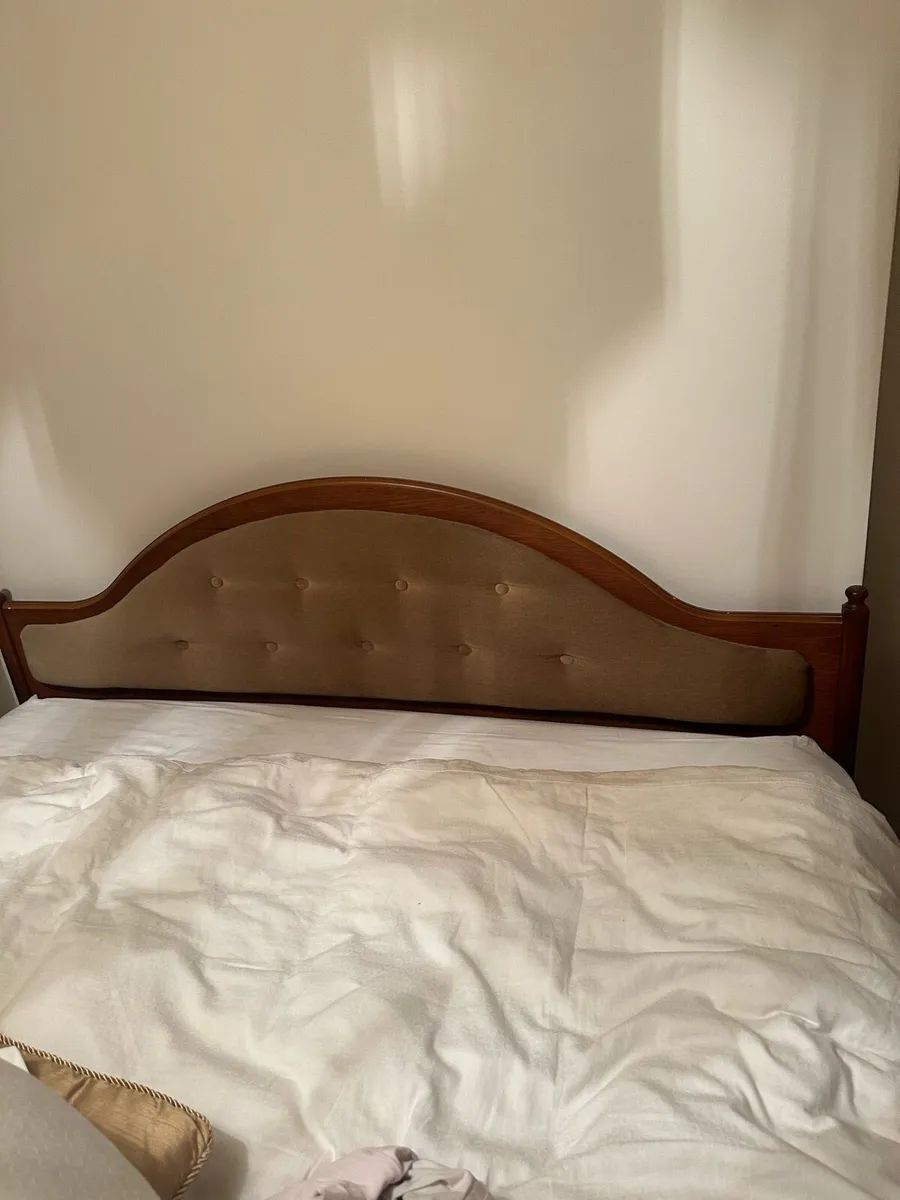 Rossmore Tan Mahogany Bedroom Furniture - Image 4