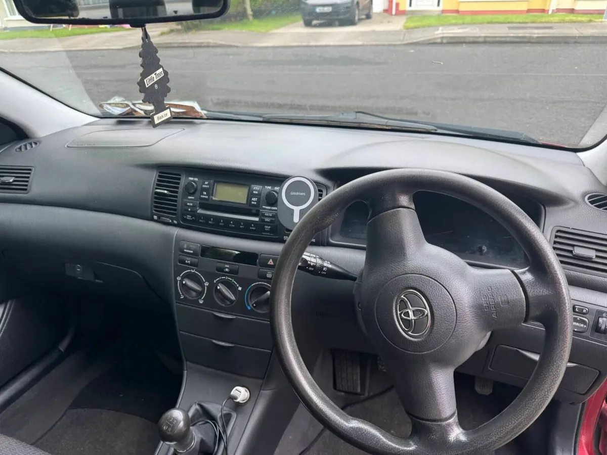 Toyota Corolla 2005 - Image 2