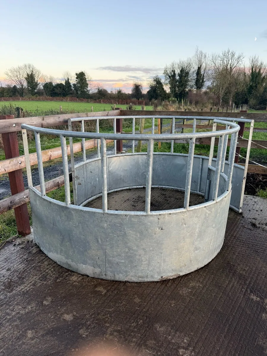 Round feeders - Image 1