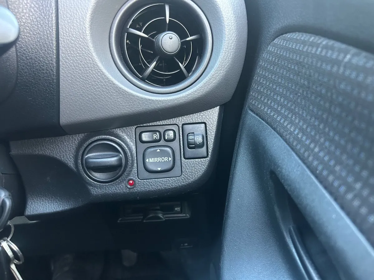 Toyota Vitz 2016 Automatic 1.0 petrol - Image 4