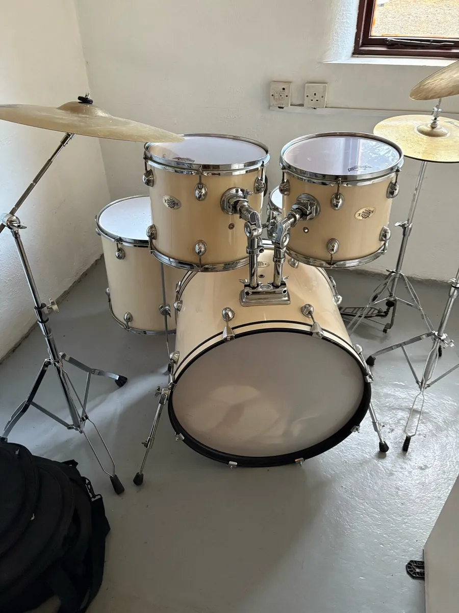 Pearl Target Drum Kit - Image 1