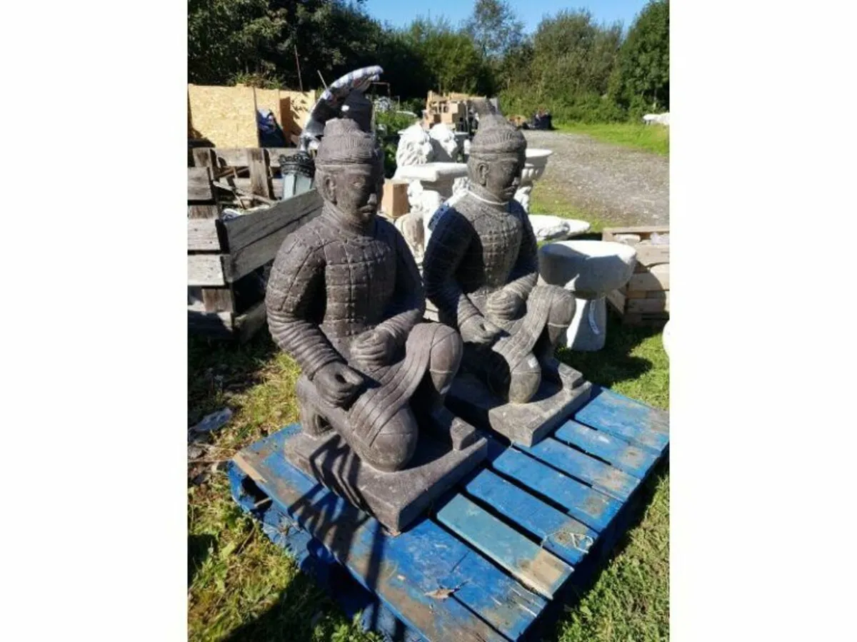 Kneeling Stone Warriors GA34