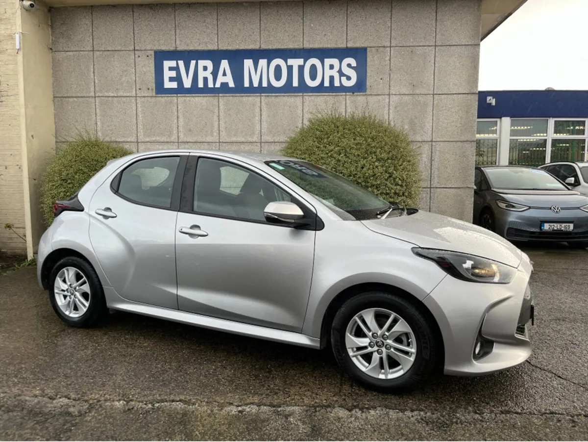 Toyota Yaris LUNA 1.0 PETROL MANUAL //REVERSE CAME - Image 3