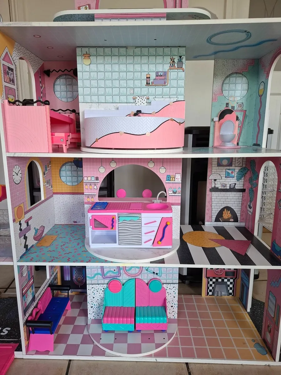Lol OMG Surprise house - Image 1
