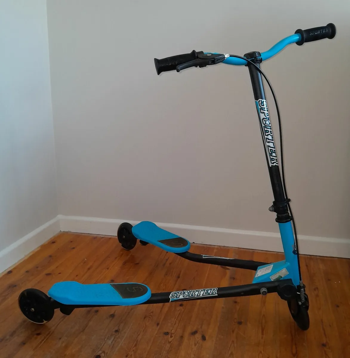 3 Wheel Kids Scooter - Image 1