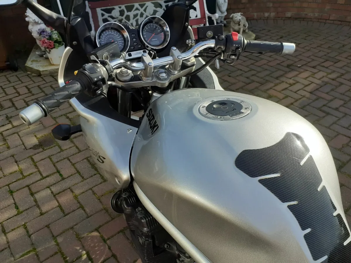 Suzuki GSF 2001 - Image 2
