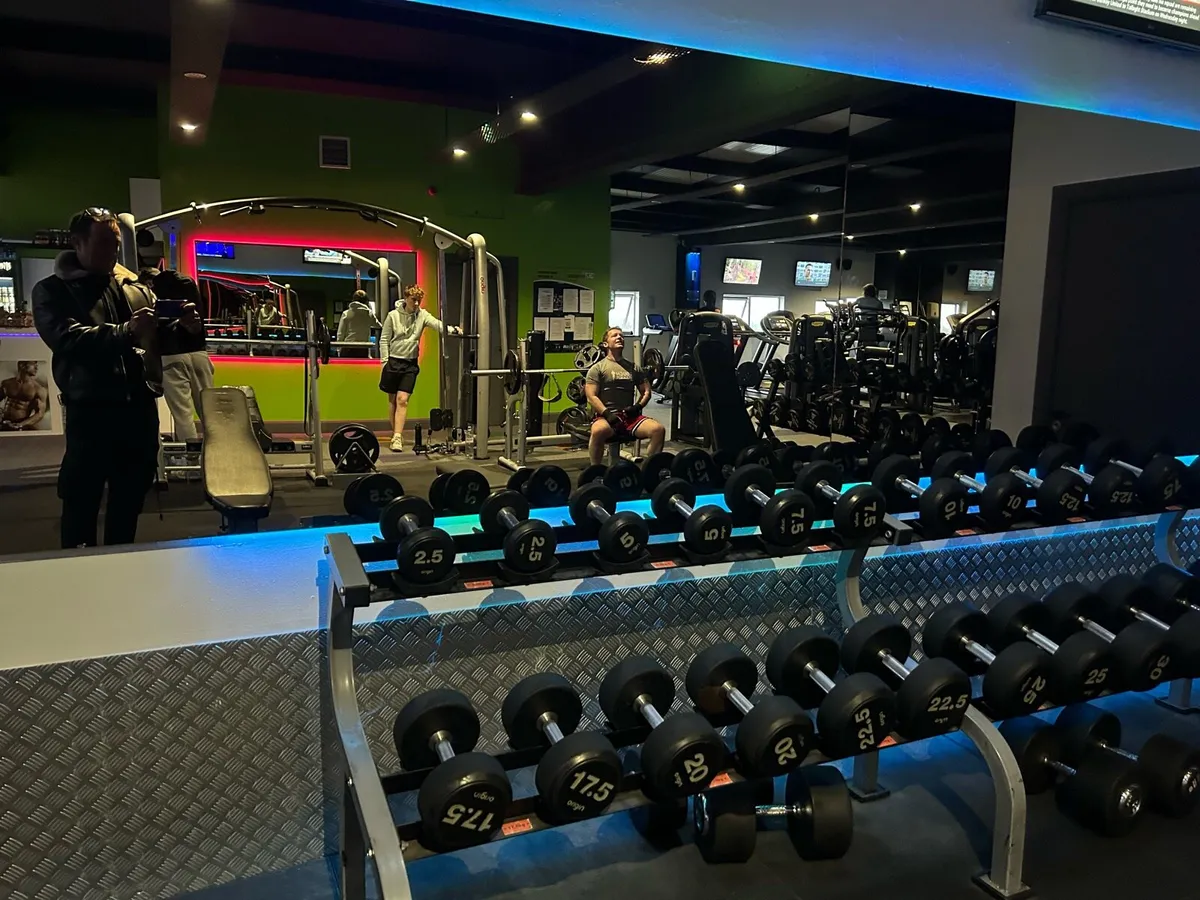 jordan dumbbells w racks + Body pump - Image 1