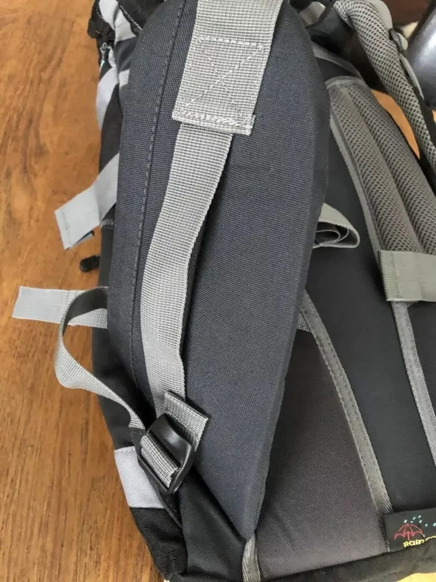 Lichfield egol,40 litre black and grey backpack - Image 3