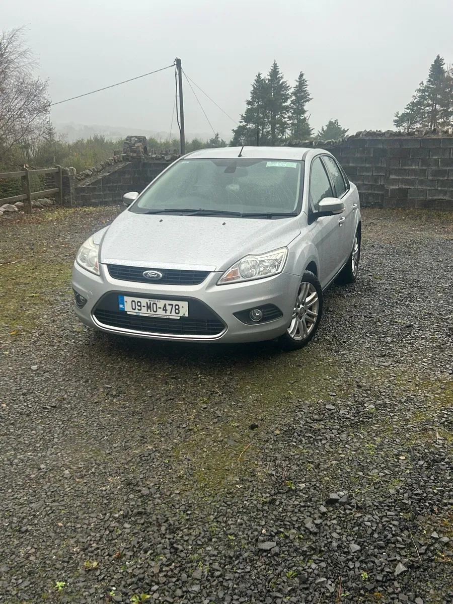 Low Mileage 1 Owner Ford Focus 09 - Image 2