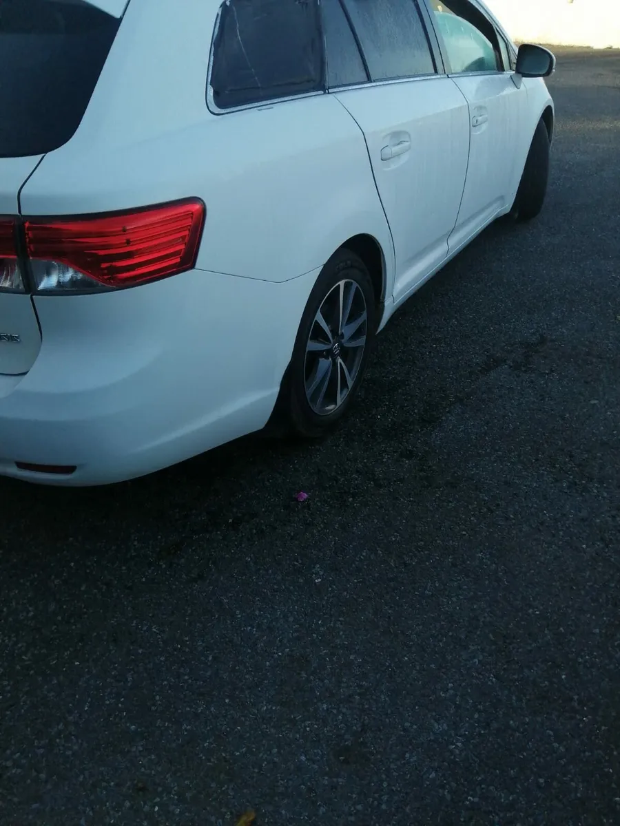 2014 Toyota Avensis - Image 3