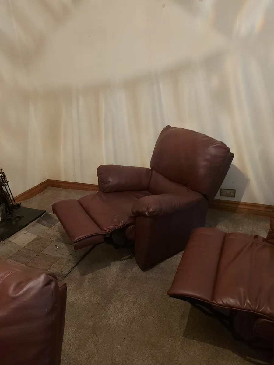 3 piece. Recliners. Leather - Image 2