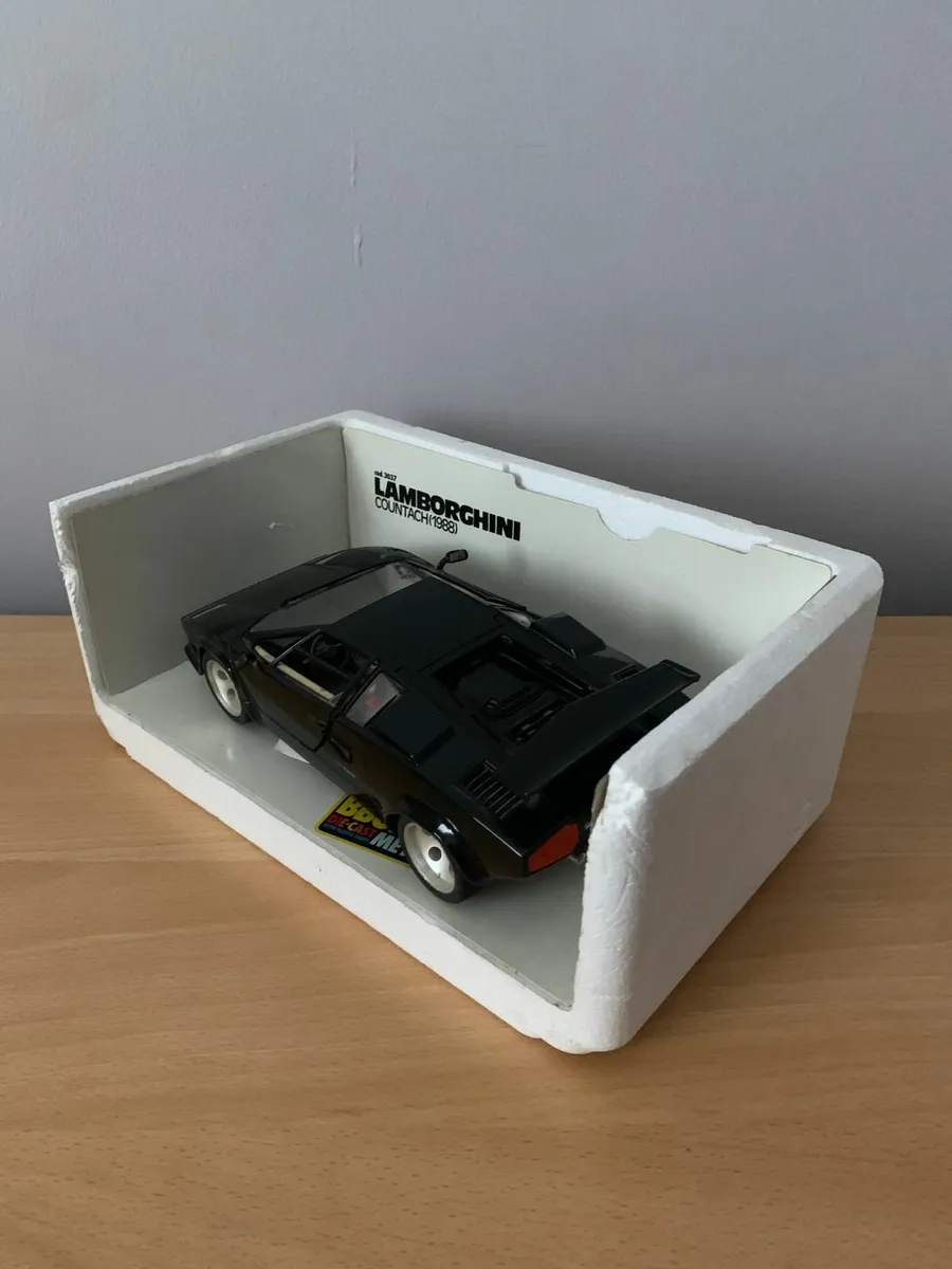 1988 Lamborghini Countach 1/18 Burago Model Car - Image 3