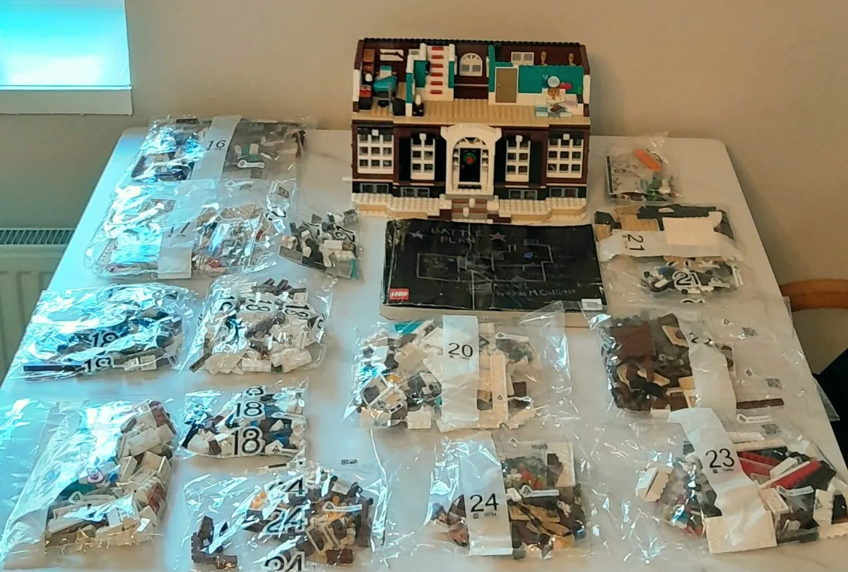 Lego -  Home Alone House - Image 3