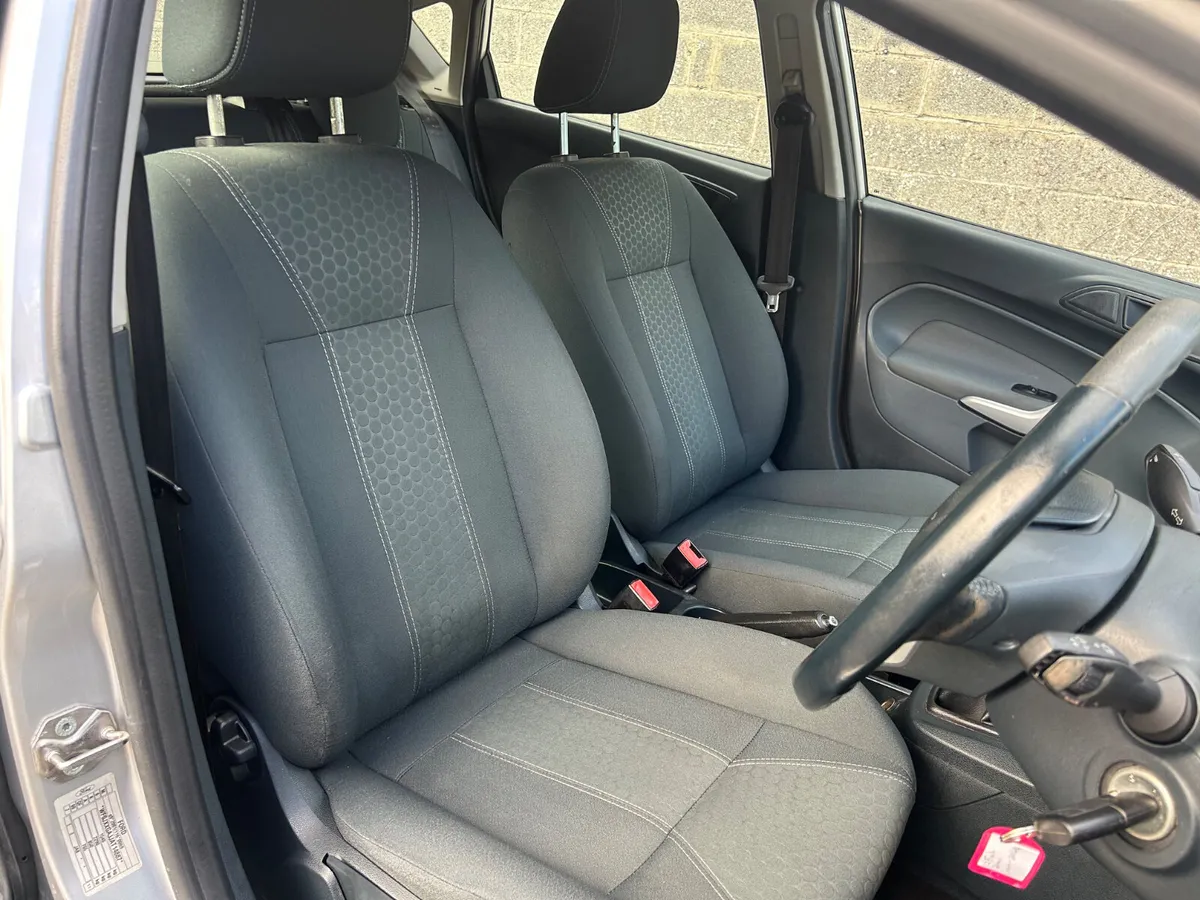 Ford Fiesta 2010 - Image 4