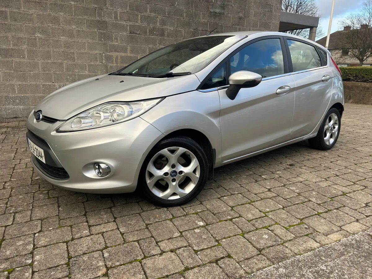 Ford Fiesta 2010 - Image 1