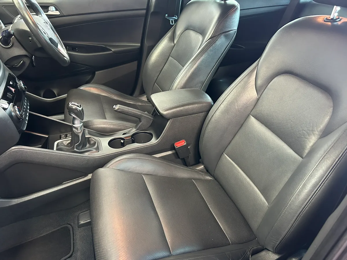 2018 Hyundai Tucson Executive - Image 2