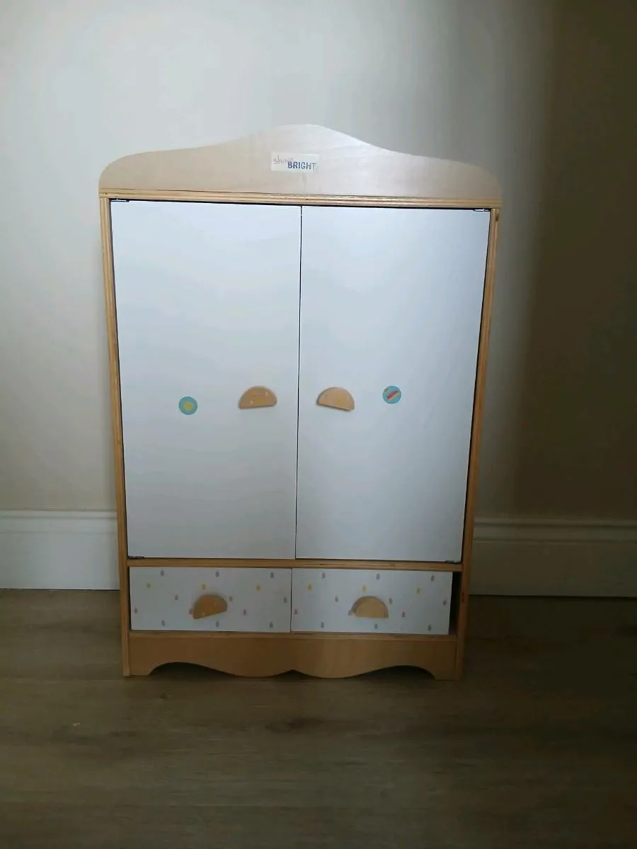 Dolls Wardrobe - Image 1