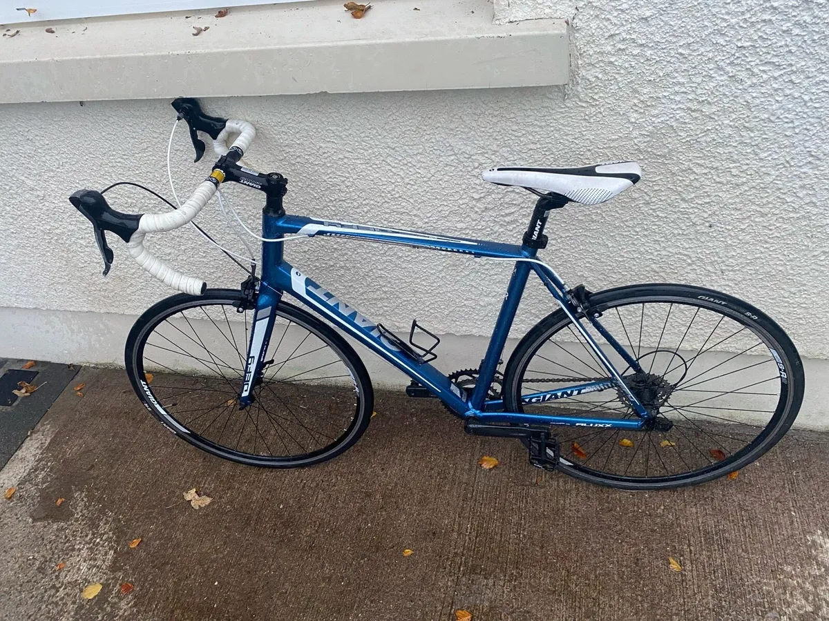 Giant defy 4 Large 700x25c wheels 22 inch - Image 4