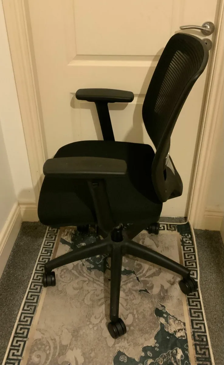 Office Chairs - Image 4