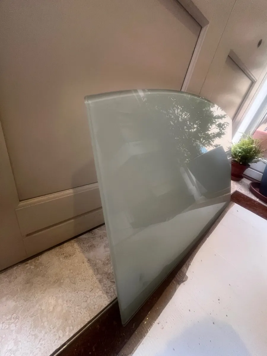 Glass - opaque - Image 1