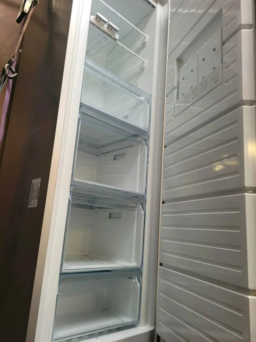 Bosch upright freezer - Image 4