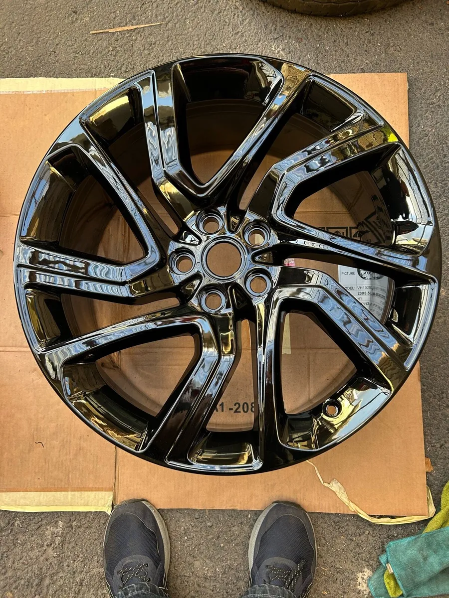 Set of Range Rover Alloy Wheels Fully Refurbished - Image 1