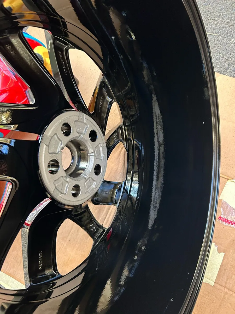 Set of Range Rover Alloy Wheels Fully Refurbished - Image 2