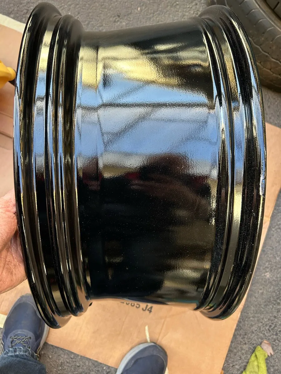 Set of Range Rover Alloy Wheels Fully Refurbished - Image 3