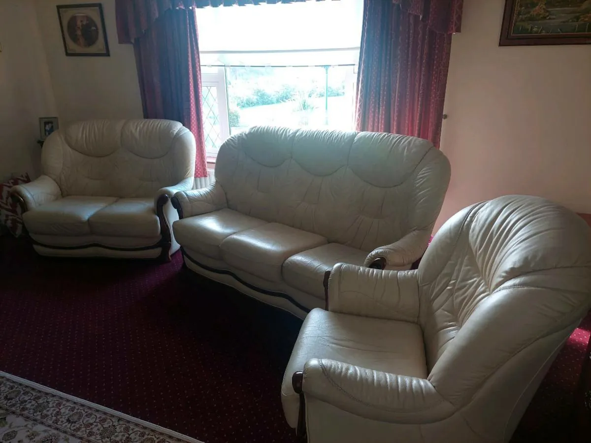 3 piece suite of furniture - Image 1