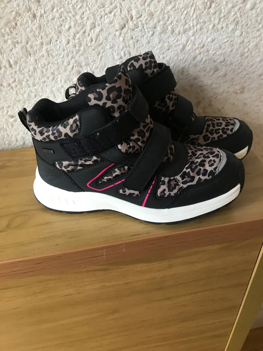 Mountain boots - Image 1