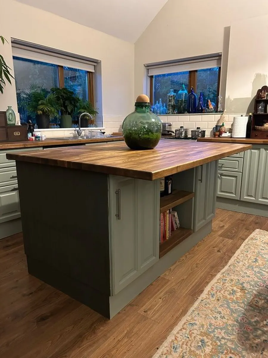 Kitchen Island - Image 1