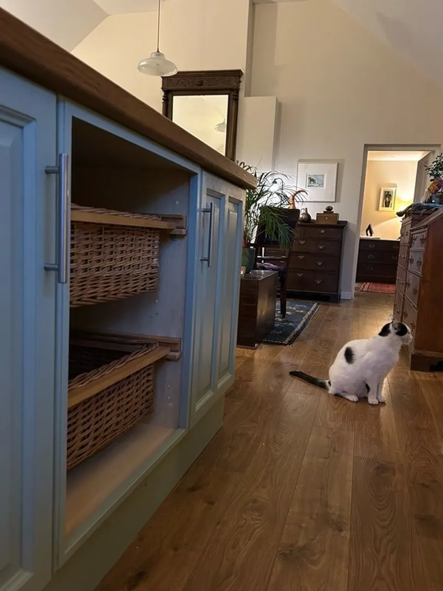 Kitchen Island - Image 2