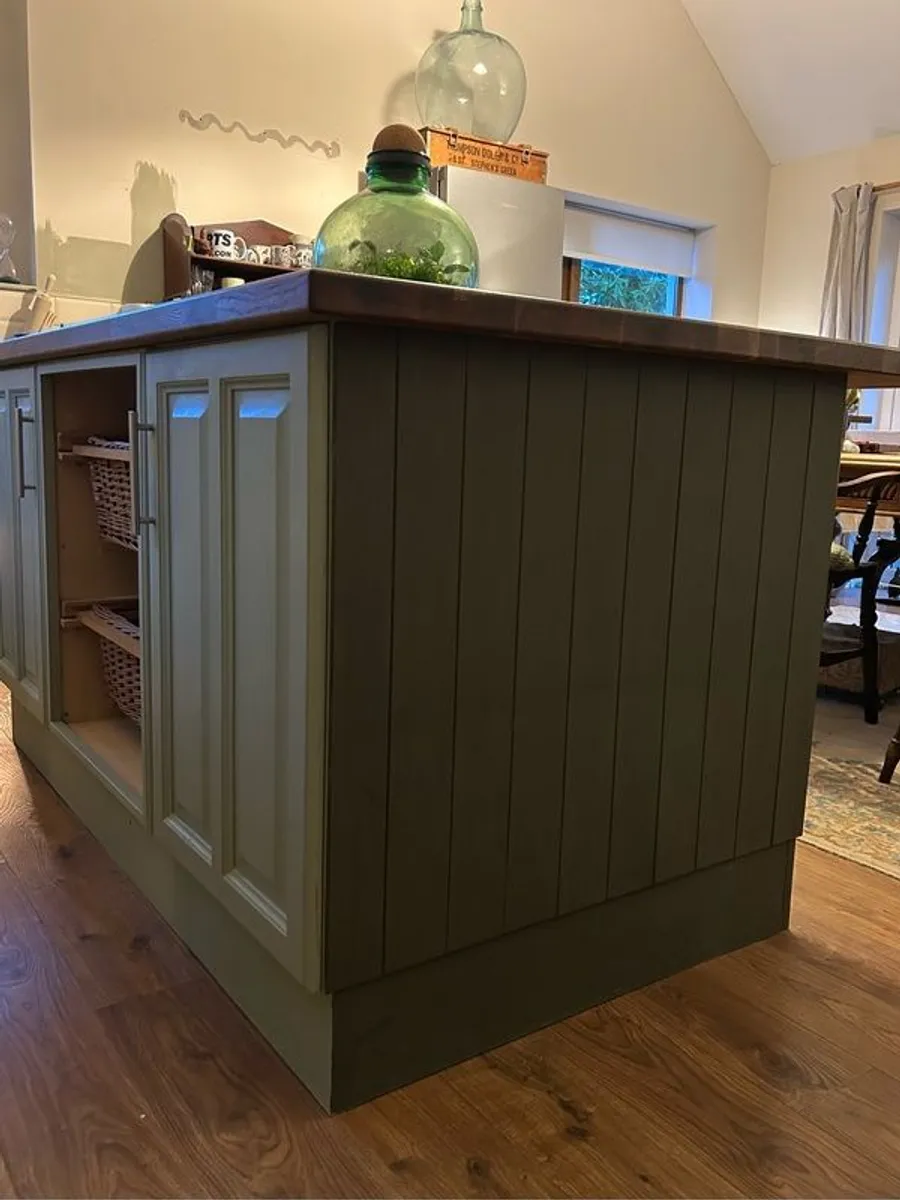 Kitchen Island - Image 3