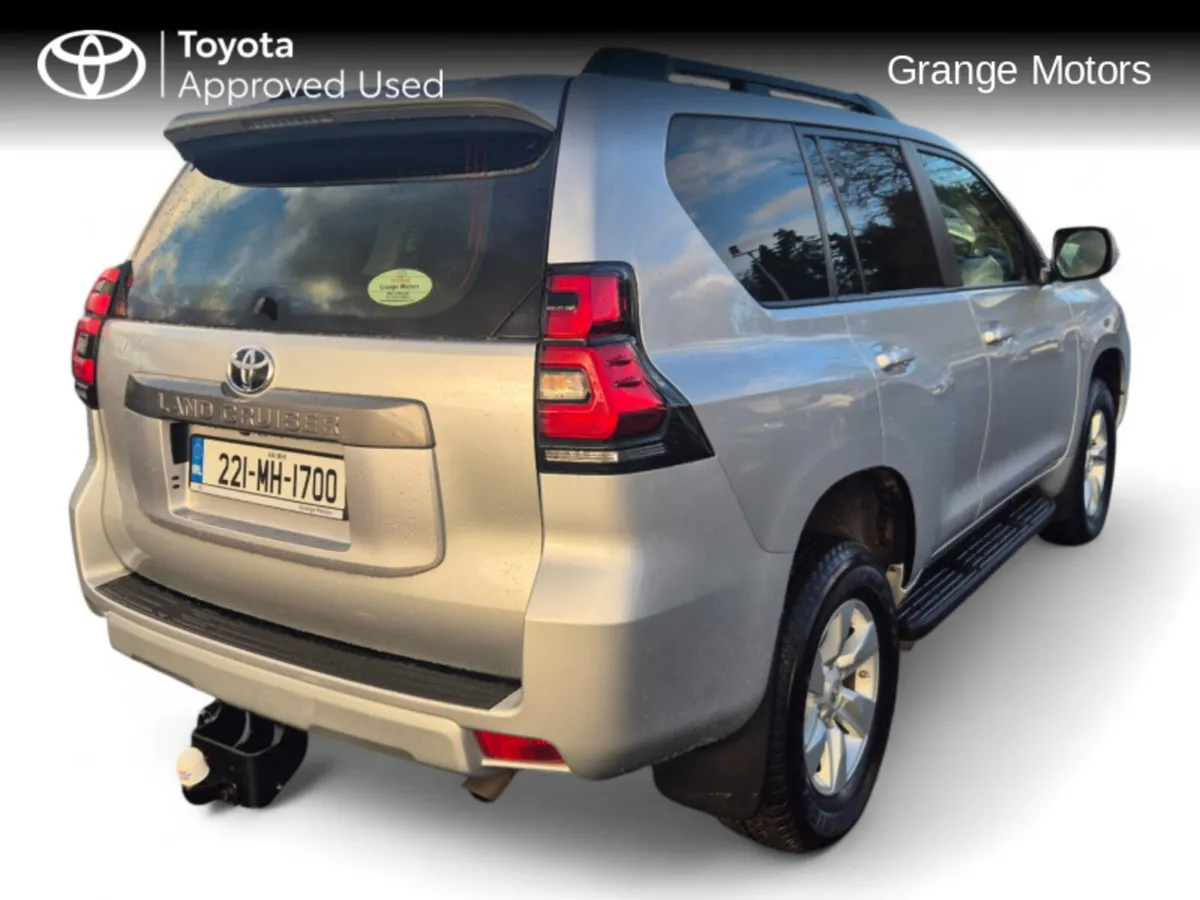 Toyota Land Cruiser 2.8 LWB COMM 6 SPEED MANUAL - Image 3