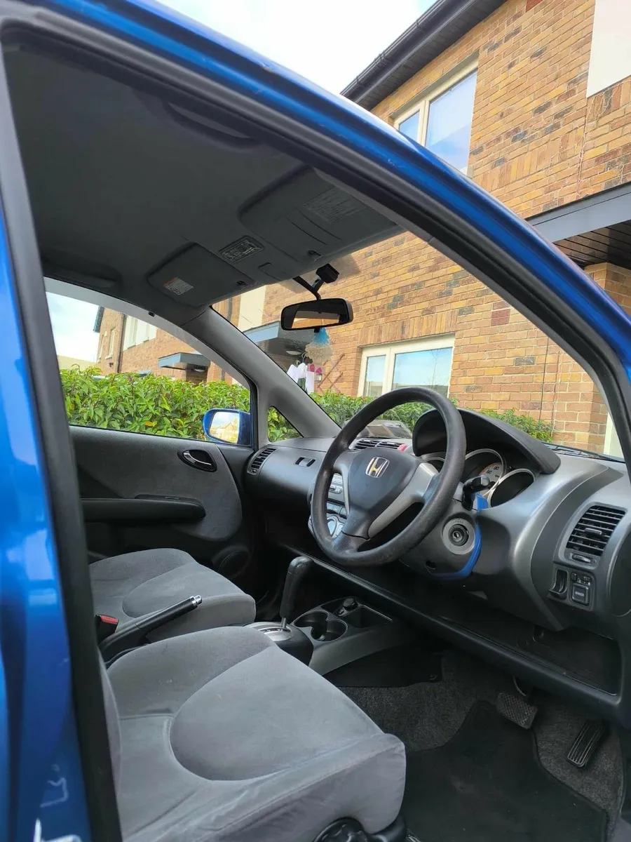 Honda Fit 2005 - Image 2