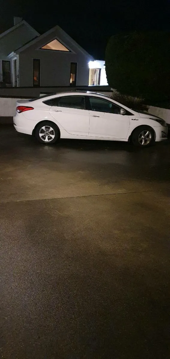 Hyundai  I 40 - Image 2