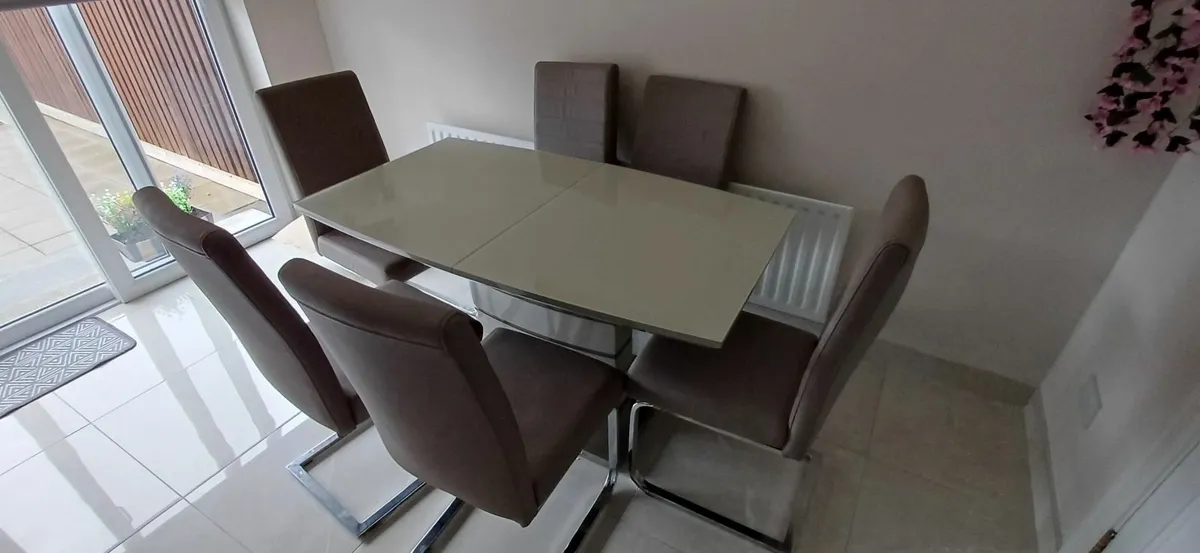 Extendable Dining Table and 6 Chairs - Image 1