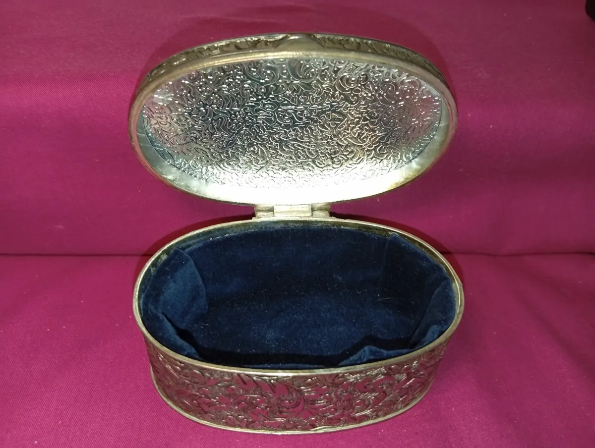 Vintage Silver Metal Filigree Lidded Jewellery - Image 2