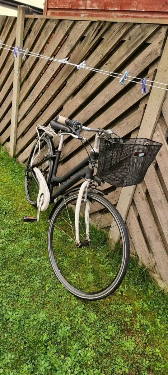 Woman's bike - Image 1