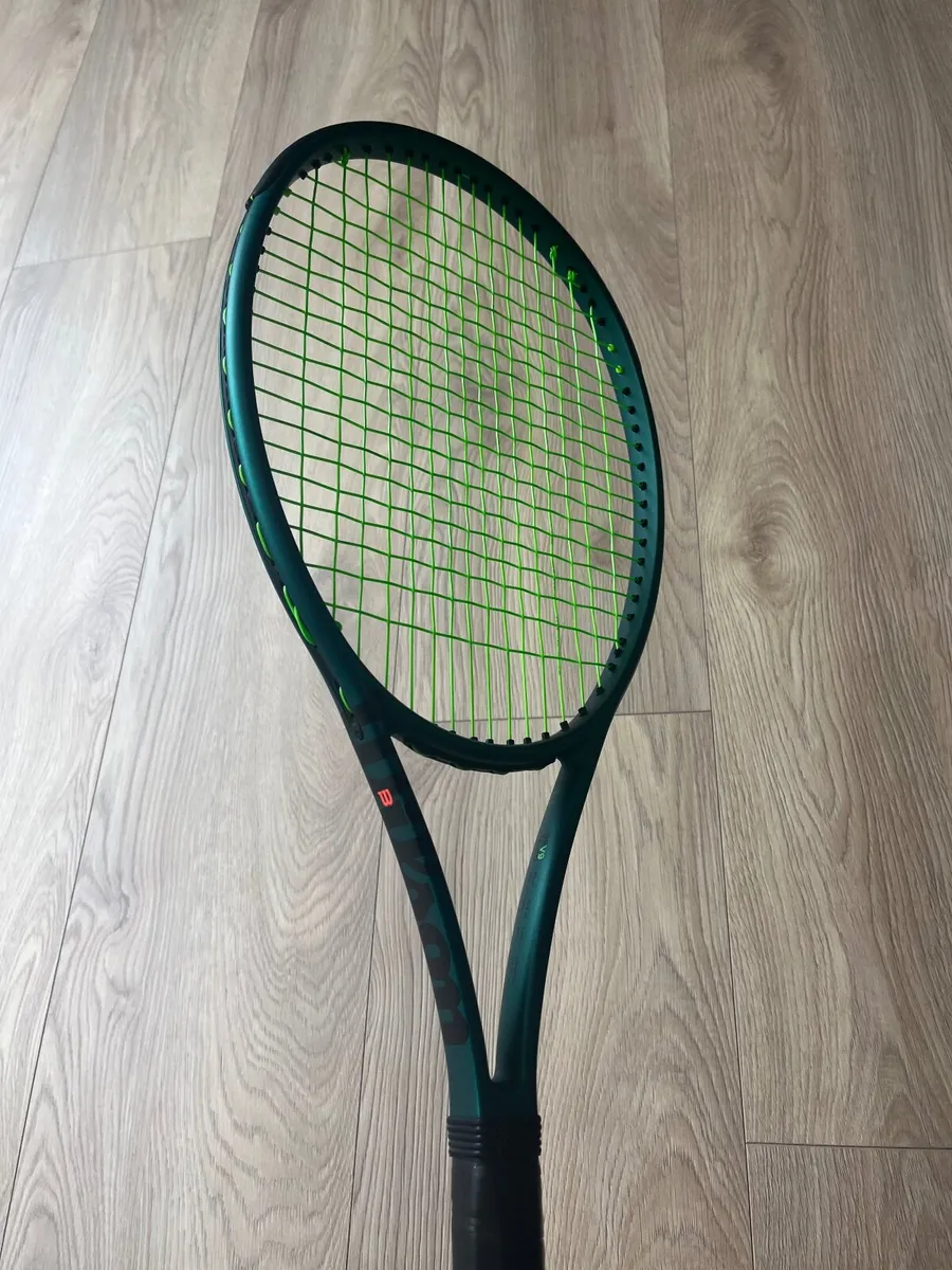 Tennis racket Wilson blade V9 - Image 1